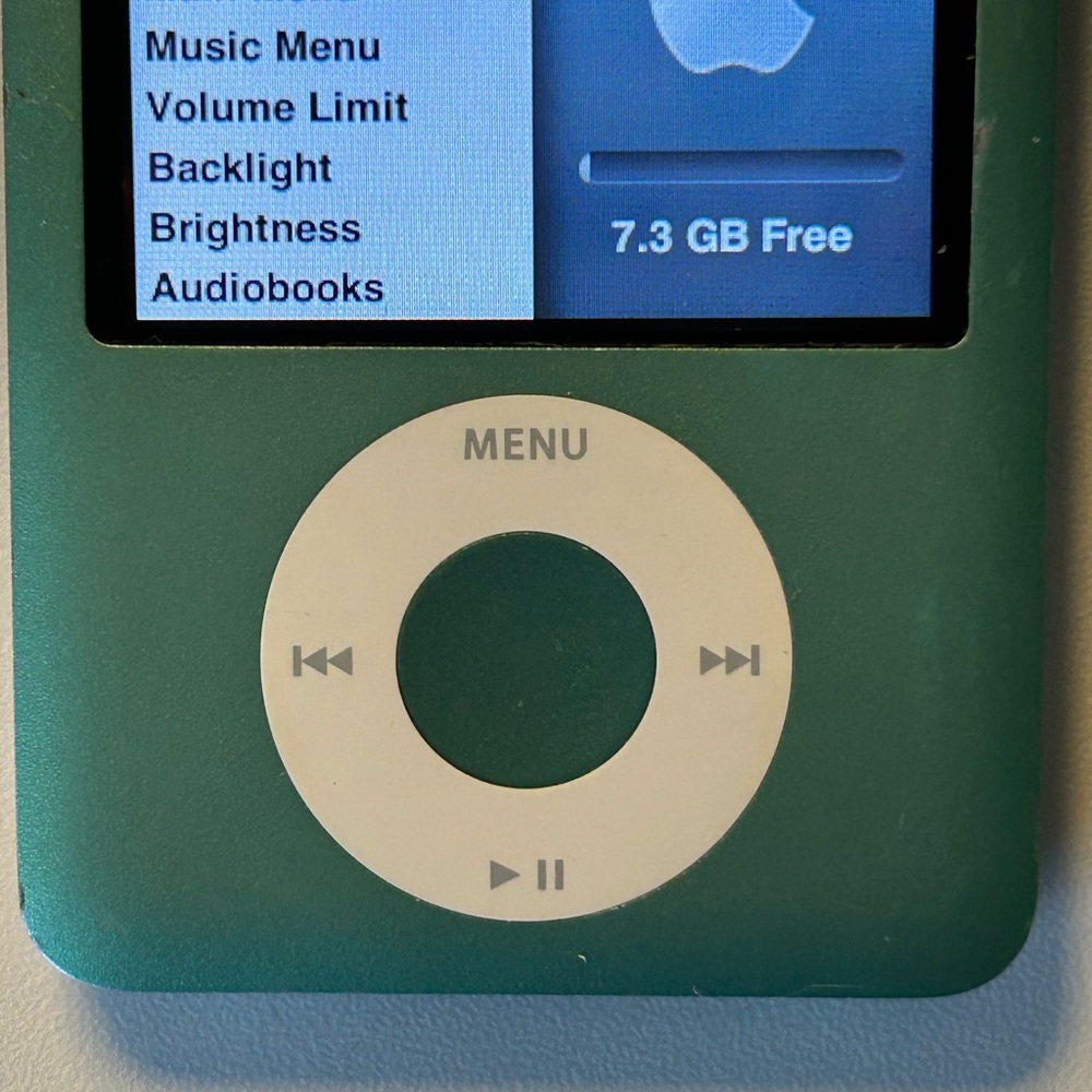 Green iPod Nano 3rd Generation *Does not come with charger* - Picture 5 of 5